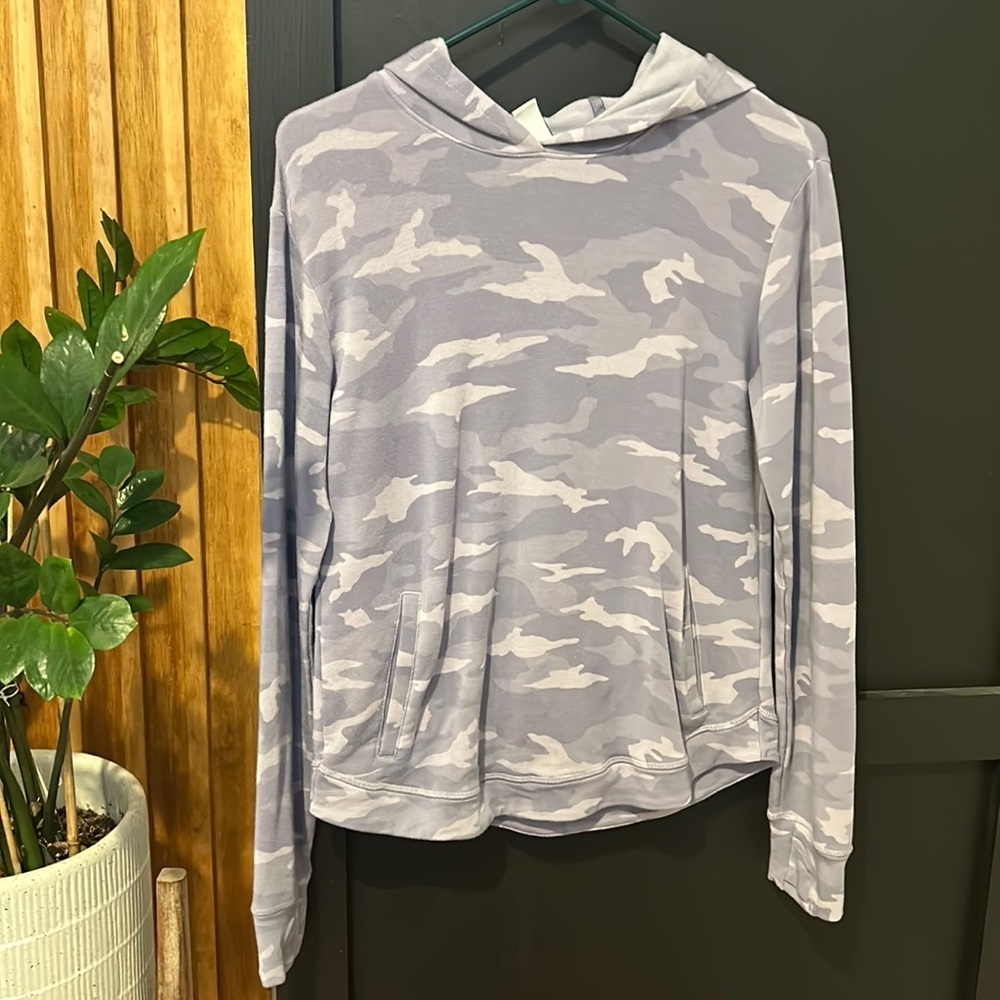 Athleta Light Purple Camo Break the Curve Hem Hoodie Sweatshirt. Size 16/ XXL - Picture 3 of 9